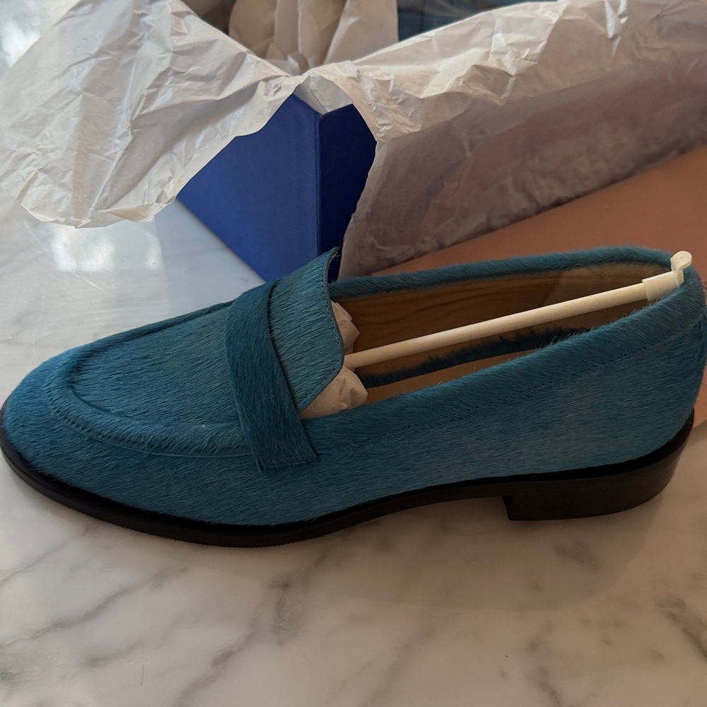 Stuart Weitzman Royal Palmer Sleek Loafer
BRAND NEW💗